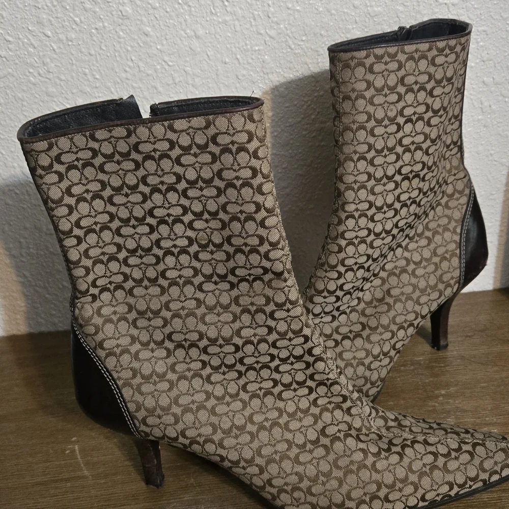 Stylish Brown Patterned Women's Boots - Picture 3 of 7